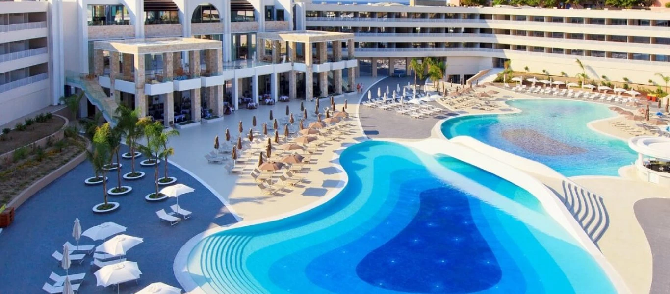 Υπολόγιζαν χωρίς την... ΑΑΔΕ οι ξενοδόχοι: Βίλες και ξενοδοχεία «ξέχασαν» να δηλώσουν στην εφορία ότι φέτος άνοιξαν